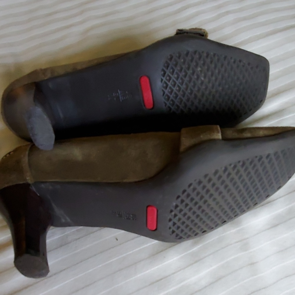 Shoes - Picture 4 of 6